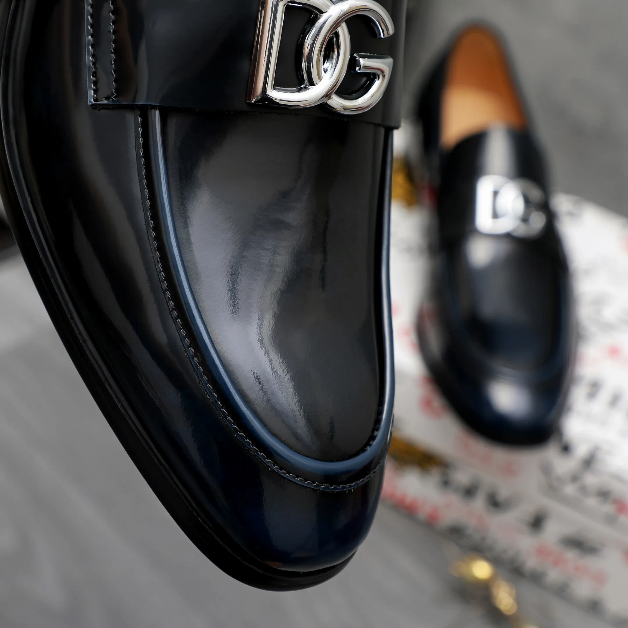 Men's shoes 💰500 Product trademark: DG (Dolce & Gabbana) business casual leather shoes Regular size: 38-45 (45 is custom-made and non-returnable) Product materials: Selected pearlescent polished cowhide upper, cowhide lining, original outsole